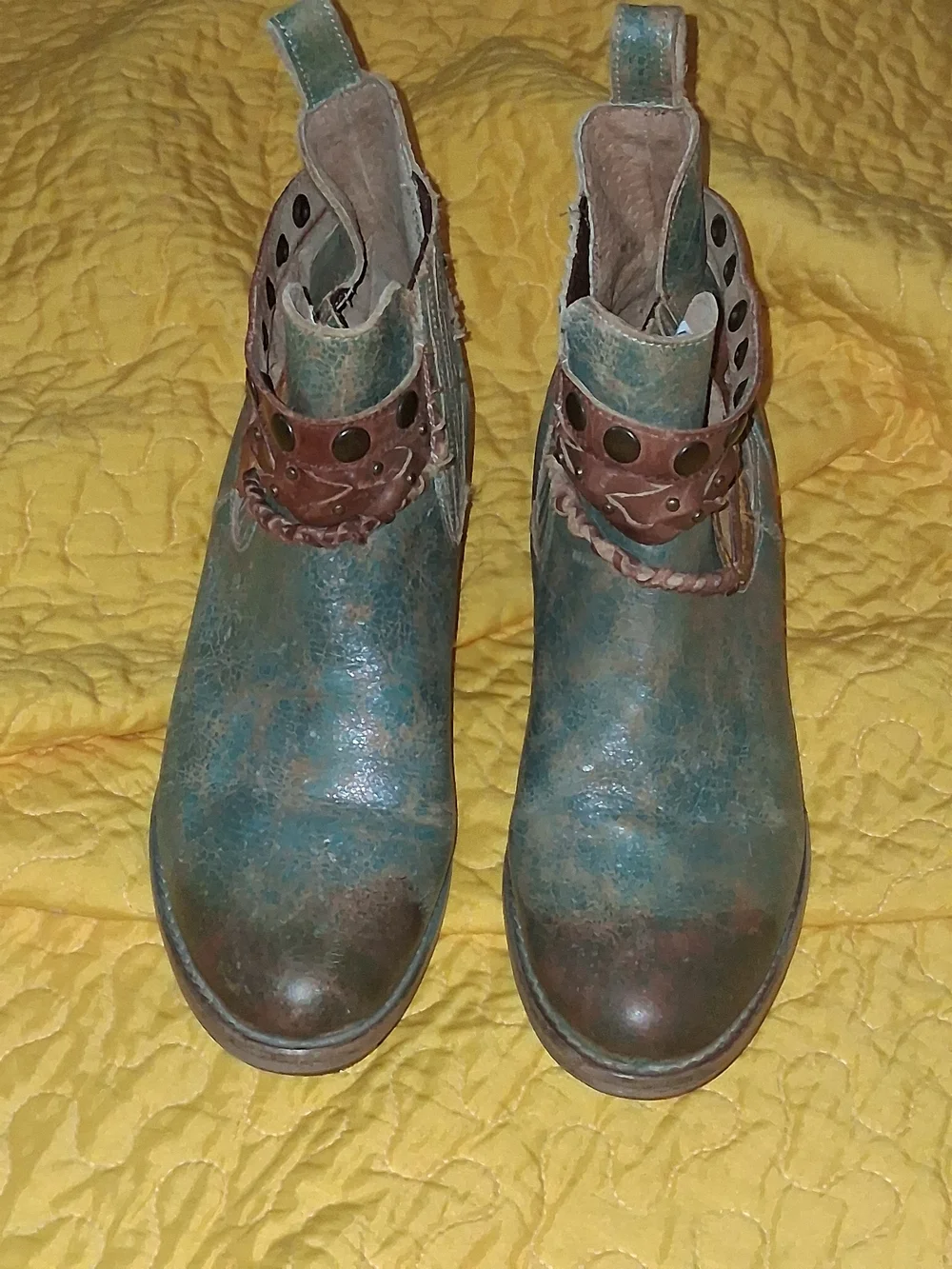 Ladies Circle G Distressed Teal Leather Ankle Boots w/ Brown Studded Straps 8.5